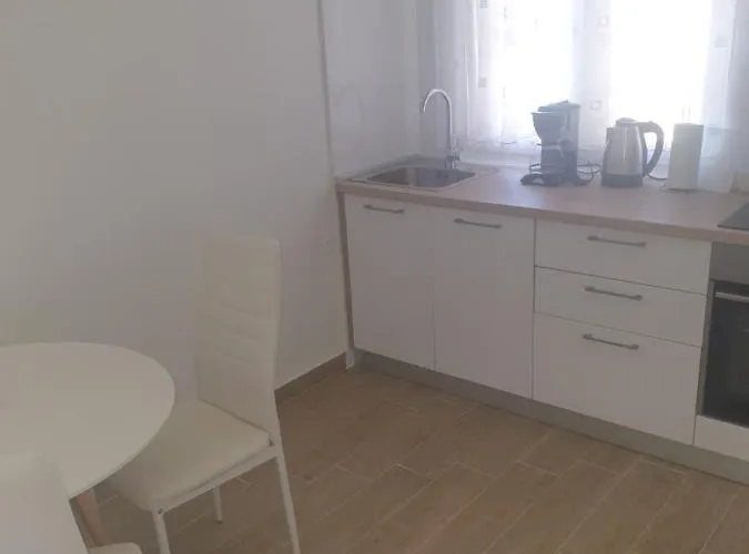 Bella Evita زادار